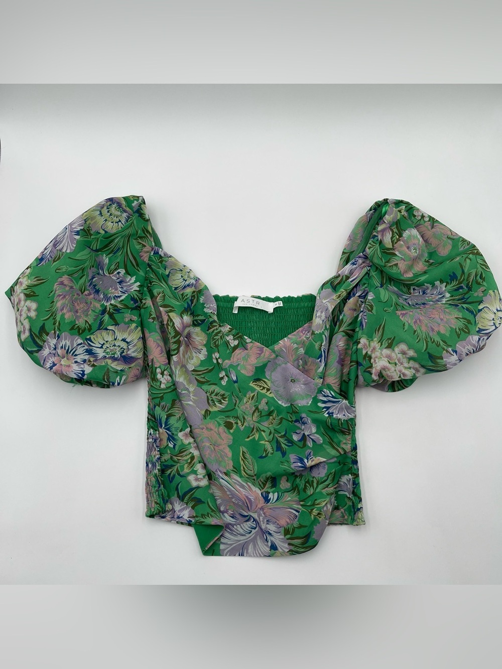 ASTR the Label Summer Magic Green Floral Print Puff Sleeve Wrap Top Blouse Small - Picture 4 of 12